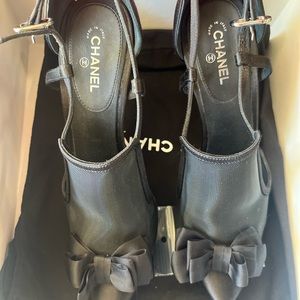 Chanel black pump